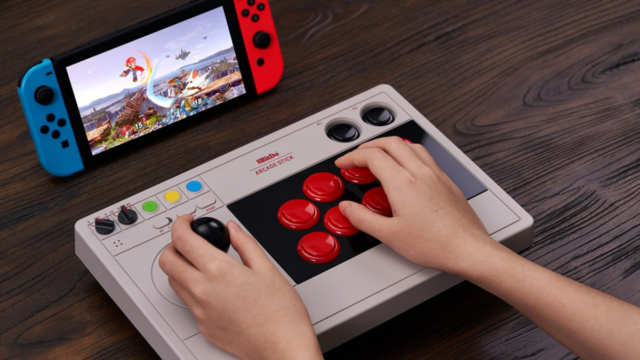 O nostálgico 8BitDo Arcade Stick está com o preço mais O nostálgico 8BitDo Arcade Stick está com o preço mais barato em meses