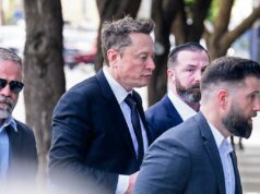 O pai de Elon Musk afirma que o CEO da Tesla e seu irmão detêm BTC O pai de Elon Musk afirma que o CEO da Tesla e seu irmão detêm BTC