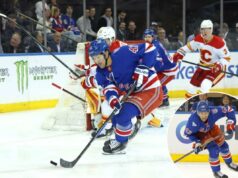 O plano de jogo fluido do Rangers para Noah Laba está valendo a pena para o desenvolvimento Noah Laba, nº 42 do New York Rangers, chuta a gol durante o primeiro período, quando o New York Rangers jogou contra o Washington Capitals no domingo, 12 de outubro de 2025.