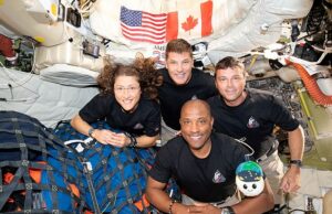 O presidente Trump dará as boas-vindas à tripulação do Artemis II na Casa Branca enquanto ele se concentra na próxima missão espacial A tripulação do Artemis II da NASA, a especialista em missões Christina Koch, o especialista em missões Jeremy Hansen, o comandante Reid Wiseman e o piloto Victor Glover