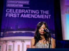 O presidente da Associação de Correspondentes da Casa Branca, Weijia Jiang, diz que o tiroteio no jantar ‘foi um momento angustiante para todos os presentes’ O presidente da Associação de Correspondentes da Casa Branca, Weijia Jiang, diz que o tiroteio no jantar 'foi um momento angustiante para todos os presentes'