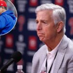 O presidente de operações de beisebol do Philadelphia Phillies, Dave Dombrowski, falando em uma entrevista coletiva.
