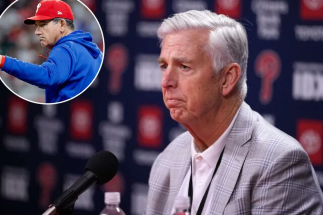 O presidente de operações de beisebol do Philadelphia Phillies, Dave Dombrowski, falando em uma entrevista coletiva.