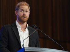 O príncipe Harry ainda se identifica como membro da realeza após a redução de cargo em 2020? Tudo o que o príncipe Harry disse sobre a reconciliação com a família real - 'O perdão é 100 por cento uma possibilidade' - 891 culto religioso no dia de Natal, Sandringham, Norfolk, Reino Unido - 25 de dezembro de 2017