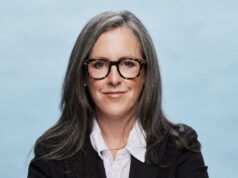 O produtor de ‘Top Gun’ Jerry Bruckheimer, a vencedora do Oscar de ‘Oppenheimer’ Emma Thomas Líder do Conselho de Cineastas do Cinema United O produtor de 'Top Gun' Jerry Bruckheimer, a vencedora do Oscar de 'Oppenheimer' Emma Thomas Líder do Conselho de Cineastas do Cinema United