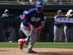 O prospecto de longa data dos Dodgers, Ryan Ward, 28, finalmente recebendo a primeira convocação para a MLB O outfielder dos Dodgers, Ryan Ward, que está recebendo sua primeira convocação para a MLB aos 28 anos, acerta um RBI duplo durante um jogo de treinamento de primavera contra os A's em 8 de março de 2025.