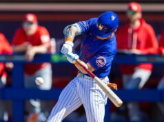 O prospecto do Mets, AJ Ewing, já foi promovido a Triple-A após um início rápido AJ Ewing, do New York Mets, acerta uma bola de beisebol durante o treinamento de primavera.