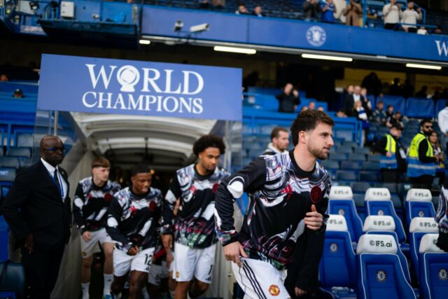 O que Mason Mount fez aos torcedores de Stamford Bridge em tempo integral depois que o Man Utd derrotou o Chelsea
