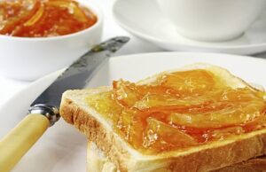 O que Paddington pensaria! O café da manhã favorito da Grã-Bretanha terá que ser renomeado como ‘marmelada de frutas cítricas’ sob a ‘redefinição’ do Brexit de Keir Starmer, à medida que o Reino Unido adota novas regras da UE É adorado por Paddington Bear e é um alimento básico na mesa do café da manhã britânico - mas em breve poderá ser conhecido como 'marmelada cítrica' graças ao Brexit'reset' de Keir Starmer