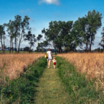 O que é uma 'mãe manteiga'? Conheça a mais recente estética temática dos anos 90 da Geração Z