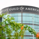 O que há no acordo WGA: US$ 321 milhões em financiamento de saúde, prêmios mais altos, melhores resíduos, mais reuniões de IA (EXCLUSIVO)