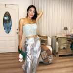 Hamideh Soleimani Afshar, na foto, e sua filha foram presas pela Imigração e Alfândega em Los Angeles e tiveram seus green cards revogados