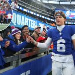O quarterback do New York Giants, Jameis Winston (19), reage durante o 4º período.