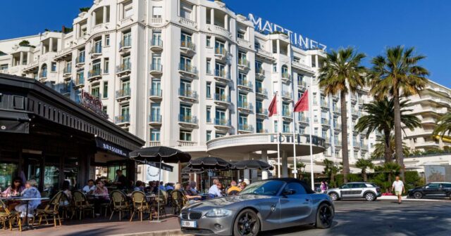 O que sabemos sobre a 4ª temporada de 'White Lotus', desde a saída de Helena Bonham Carter até o cenário de Cannes
