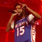 O rapper J Cole assina com o time de basquete chinês, sua terceira passagem como hoopster profissional