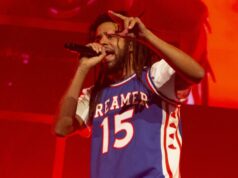 O rapper J Cole assina com o time de basquete chinês, sua terceira passagem como hoopster profissional O rapper J Cole assina com o time de basquete chinês, sua terceira passagem como hoopster profissional