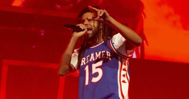 O rapper J Cole assina com o time de basquete chinês, sua terceira passagem como hoopster profissional
