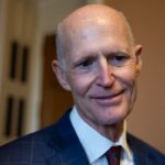 O republicano Rick Scott parece mudar de ideia sobre 'Woke' Disney
