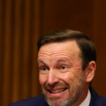 O senador democrata Murphy acusa Trump de 'tentar acabar' com a democracia nos EUA