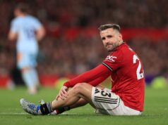 O susto de lesão de Luke Shaw coloca novo recorde pessoal em dúvida O susto de lesão de Luke Shaw coloca novo recorde pessoal em dúvida