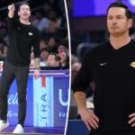 O técnico do Lakers, JJ Redick, amarra tênis Nike customizados para o Mês de Aceitação do Autismo