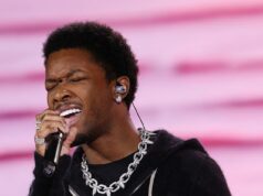 O telefone de D4vd está repleto de pornografia infantil, dizem os promotores enquanto ele pronuncia suas primeiras palavras no tribunal após ser acusado do assassinato de um jovem de 14 anos O cantor D4vd, cujo nome verdadeiro é David Anthony Burke, foi acusado de assassinato em primeiro grau, atos obscenos e lascivos com uma pessoa menor de 14 anos e mutilação de um corpo