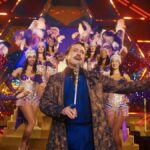 O trailer de Jogos Vorazes: Sunrise on the Reaping provoca o colorido Quarter Quell de Haymitch