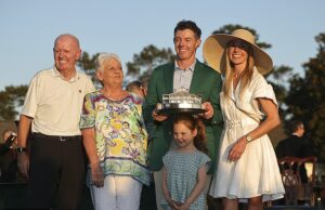 O tributo à vitória de Rory McIlroy no Masters à esposa Erica e sua filha por ‘me aguentarem’ deixa Poppy, de cinco anos, corada Rory McIlroy prestou homenagem à sua família depois de conquistar seu segundo título consecutivo de Masters no domingo