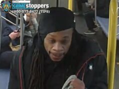 O valentão que espancou o passageiro do metrô de Nova York enquanto gritava calúnias homofóbicas é preso tentando ganhar dinheiro: fontes Imagem fixa de um homem procurado por um crime de ódio.