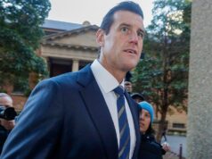 O veterano mais condecorado da Austrália sai em liberdade sob fiança por acusações de crimes de guerra relacionados às mortes de afegãos O veterano mais condecorado da Austrália sai em liberdade sob fiança por acusações de crimes de guerra relacionados às mortes de afegãos