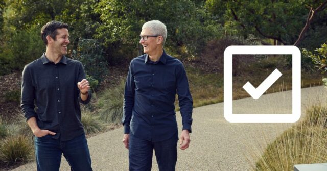 ‘Vazamento’ de aposentadoria de Tim Cook funcionou perfeitamente na previsão de reações | John Turner está caminhando com Tim Cook com uma marca de seleção à direita