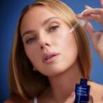 Obtenha aquele brilho ScarJo com o Total Clarity Dark Spot Serum da The Outset