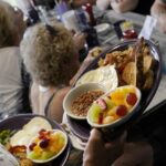 Oficial de Trump conta uma história complicada sobre como a economia está ótima agora