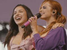 Olivia Rodrigo se junta a Addison Rae no Coachella para ‘Headphones On’ e estreia ao vivo do novo single ‘Drop Dead’ Olivia Rodrigo se junta a Addison Rae no Coachella para ‘Headphones On’ e estreia ao vivo do novo single ‘Drop Dead’
