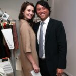 Lindsey Boylan e Lee Roy Kim sorrindo para