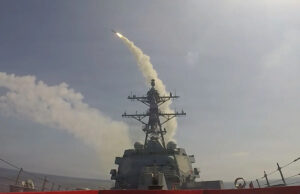 Os EUA têm estado a queimar no Irão armas de que poderiam necessitar numa guerra com a China. Aqui estão as estimativas mais recentes. Dois grandes sistemas de armas verdes montados em caminhões na neve