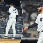 O arremessador do New York Yankees, Jake Bird #59, reage enquanto caminha de volta para o banco de reservas após terminar a 6ª entrada.