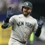 Austin Wells comemora depois de acertar um home run solo no segundo turno da derrota dos Yankees por 5-4 e 10 entradas para o Rays em 11 de abril de 2026.