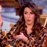 Os apresentadores de 'The View' reviram os olhos para a façanha da vovó de Trump no DoorDash: 'Ela é mais disciplinada em termos de mensagens do que ele'