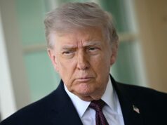 Os britânicos enfrentam escassez ‘dentro de semanas’, apesar da afirmação renovada de Donald Trump de que a guerra no Irã ‘acabou’ – já que Keir Starmer está ansioso para analisar o racionamento de energia e os voos de carga serão cortados Os britânicos enfrentarão escassez dentro de 'duas ou três semanas', à medida que a guerra de Donald Trump com o Irã se arrasta, afirmou-se