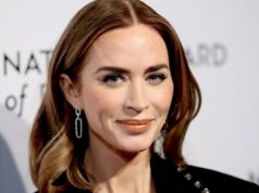 Os cachos sem frizz de Emily Blunt são devidos a um óleo de cabelo de US $ 13 que os compradores chamam de ‘incrivelmente bom’ Amal Clooney no