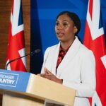 Kemi Badenoch (foto) deu a Sir Keir Starmer até sexta-feira para divulgar todas as informações sobre a nomeação de Mandelson como embaixador dos EUA - e prometeu usar 'todos os procedimentos parlamentares possíveis' se o número 10 não cumprir