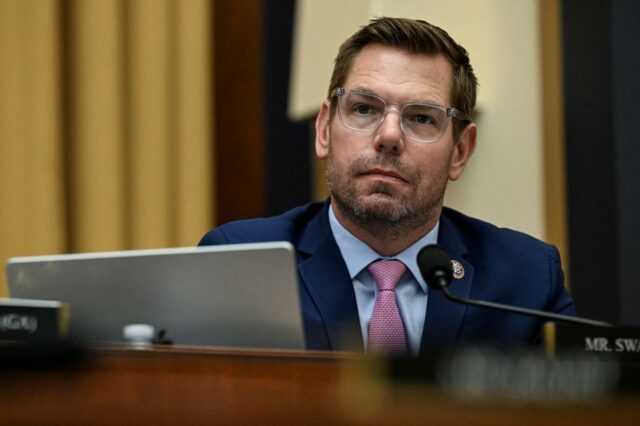 O representante dos EUA, Eric Swalwell (D-CA), participa de uma audiência do Comitê Judiciário da Câmara.