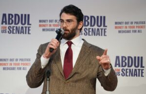 Os democratas têm o poder de acabar com toda a retórica violenta – como a de Hasan Piker – e se não, o seu silêncio é uma aprovação tácita Hasan Piker fala em um comício de campanha de Abdul El-Sayed, um candidato progressista nas primárias democratas para o Senado dos EUA em Michigan, terça-feira, 7 de abril de 2026, na Universidade de Michigan em Ann Arbor, Michigan.