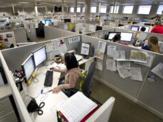 Os estados enfrentam outro desafio com as regras de trabalho do Medicaid: escassez de pessoal Desenho animado de Mike Luckovich