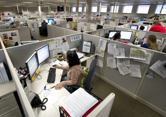 Os estados enfrentam outro desafio com as regras de trabalho Desenho animado de Mike Luckovich