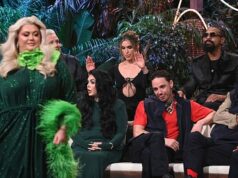 Os fãs de I’m A Celeb elogiam Gemma Collins e Sinitta depois que elas saem do palco enquanto seus ex-companheiros de acampamento discutem durante a caótica final ao vivo Os fãs de I'm A Celeb elogiaram as ex-rivais Gemma Collins e Sinitta por saírem do palco deixando seus companheiros de acampamento discutindo durante a caótica final ao vivo de sexta-feira.