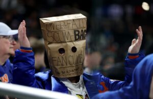 Os fãs do Mets reagem depois que a equipe perde a liderança na 12ª derrota consecutiva Os fãs do Mets reagem depois que a equipe perde a liderança na 12ª derrota consecutiva