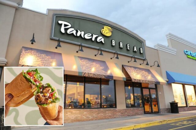 Exterior de um restaurante Panera Bread com placa e toldos, próximo a uma loja Carter's.