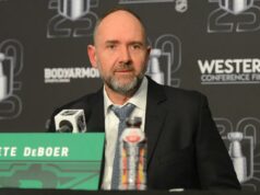 Os ilhéus pularam na linha para prender Pete DeBoer com mais do que apenas salvar esta temporada em mente O técnico Peter DeBoer do Dallas Stars fala à mídia após a derrota de seu time contra o Edmonton Oilers no terceiro jogo das finais da Conferência Oeste dos playoffs da Stanley Cup de 2025 em Rogers Place em 12 de maio de 2025, em Edmonton, Alberta, Canadá.